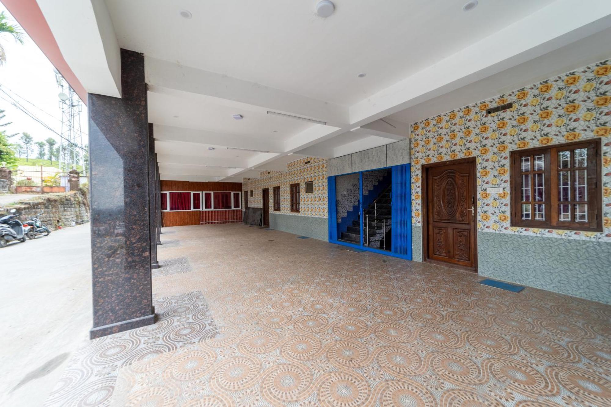 Sri Nandha Luxury Comforts Vālpārai Exterior foto